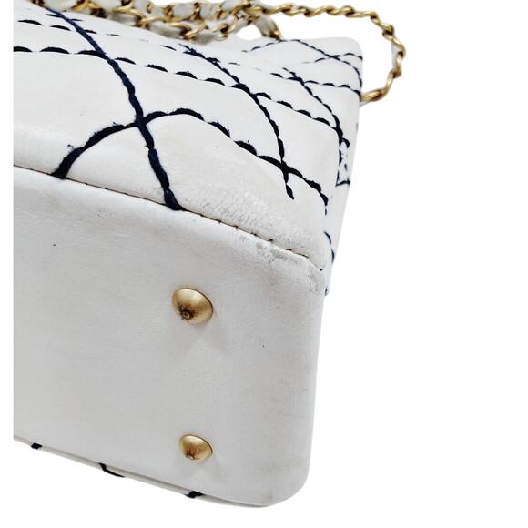 1861 Chanel White & Navy Blue Diamond Stitch Shoulder Tote - Picture 6 of 16